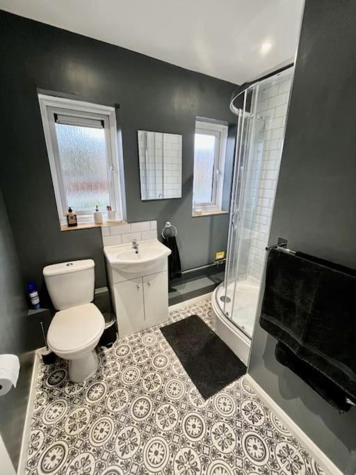 Immaculate 2 Bed Flat With Free Parking! Apartamento Watford  Exterior foto