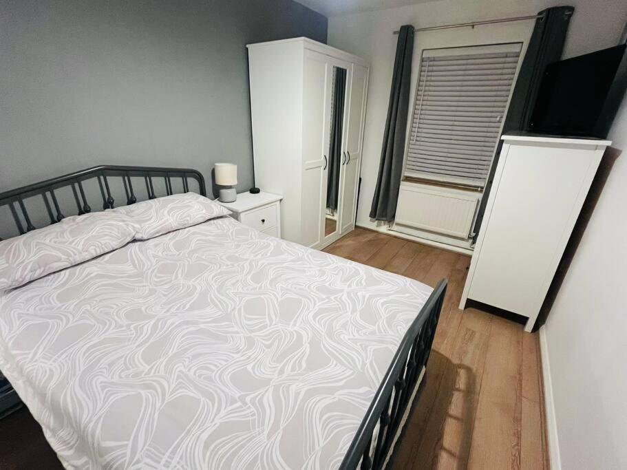 Immaculate 2 Bed Flat With Free Parking! Apartamento Watford  Exterior foto