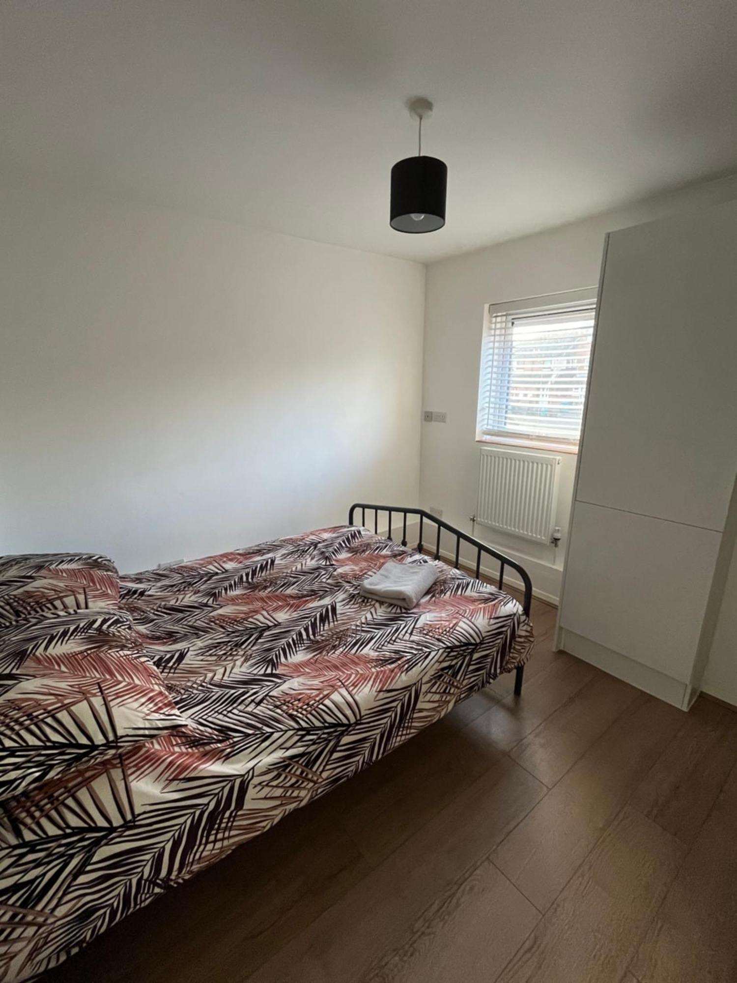 Immaculate 2 Bed Flat With Free Parking! Apartamento Watford  Exterior foto
